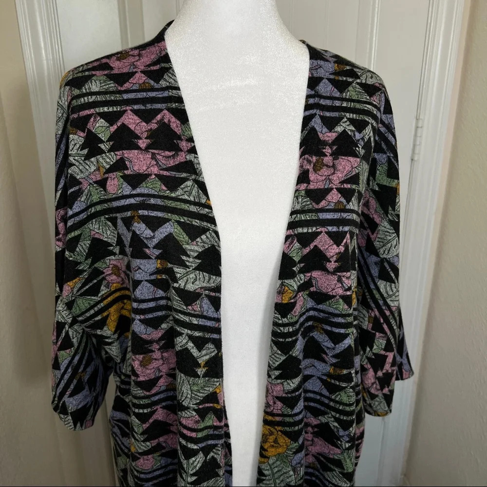 Lularoe Lindsay Small Knit, Black Broken Floral Pattern - Picture 3 of 9